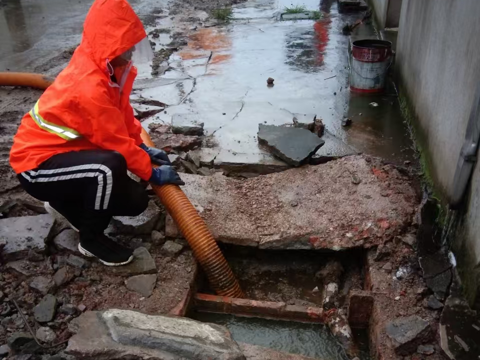 旅顺口专业清理污水池 炜誉市政以规范流程守护城市 “肠道”